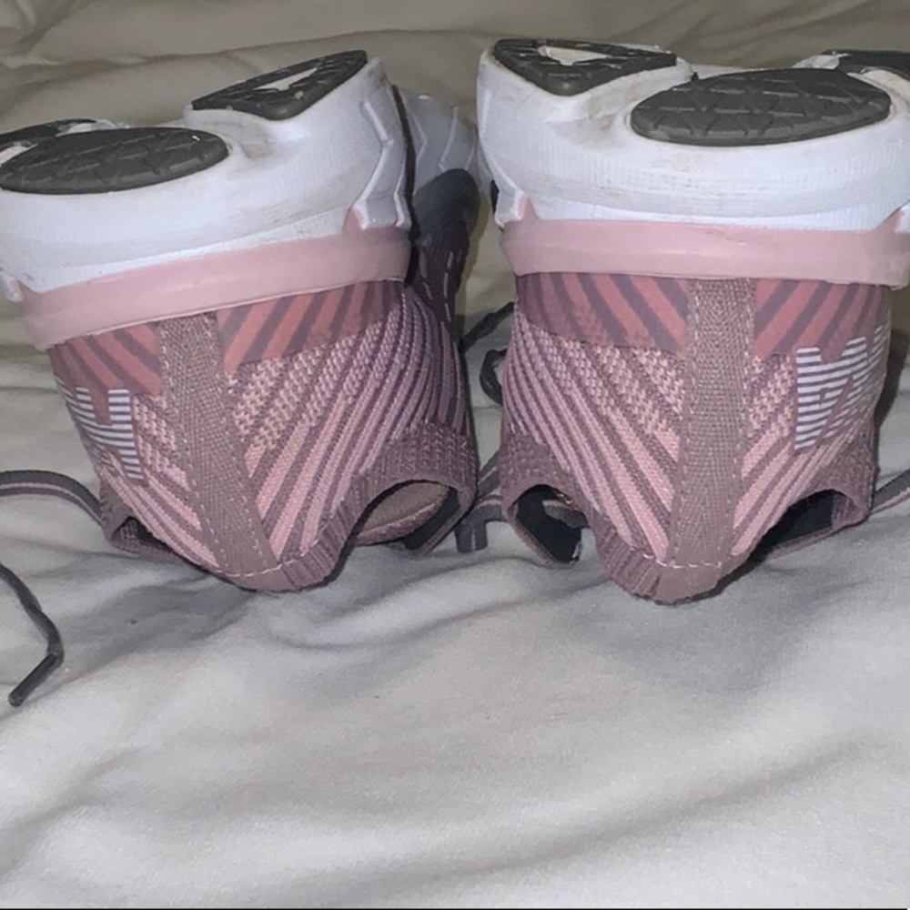 Hoka One One Clifton 5 in Mauve and Pink - Picture 3 of 4